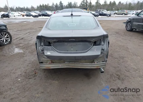 2015 Ford Fusion S z USA, uszkodzony, nr VIN 3FA6P0G77FR286923